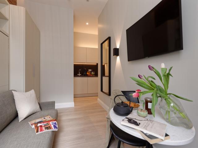 studio for rent at 37 Emperors Gate SW7 4HJ