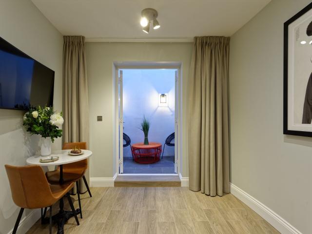 studio for rent at 37 Emperors Gate SW7 4HJ