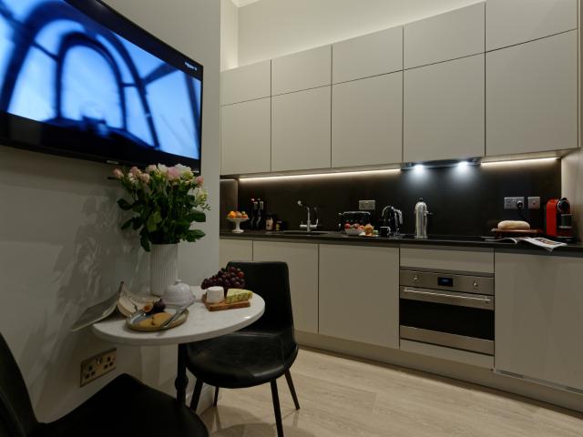 studio for rent at 37 Emperors Gate SW7 4HJ