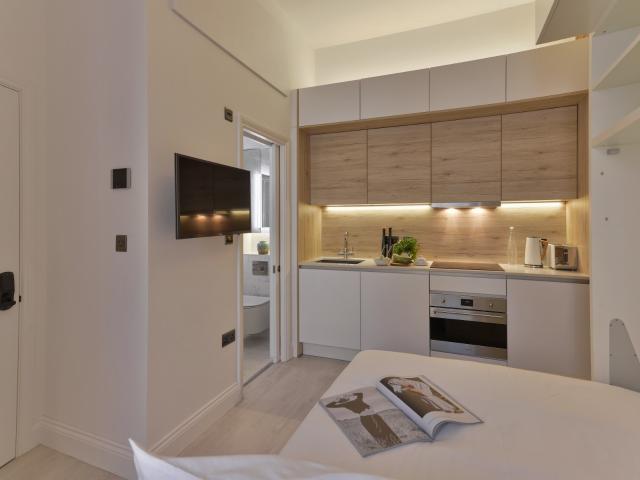 studio for rent at 71 Linden Gardens, LONDON W2 4HJ