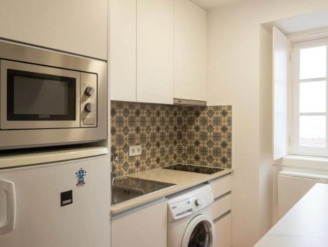 Studio for rent in Coimbra, professionals only