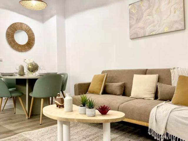 Studio for rent in Cortes, couples allowed