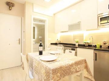 Studio for rent in Cortes, furnished with balcony