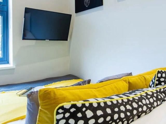 Studio to rent on Chesnut Road, London