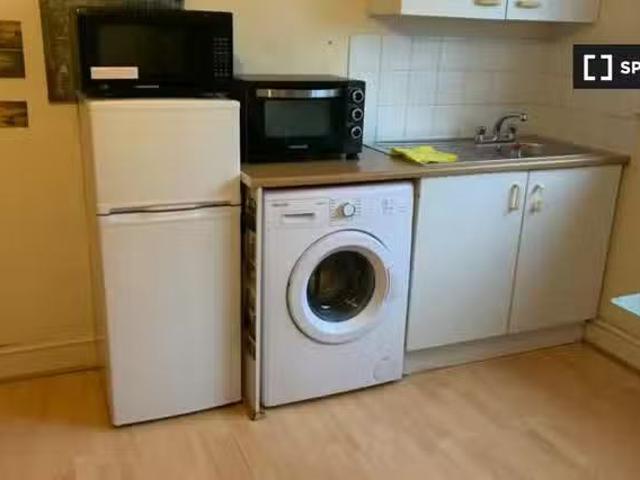 Studio for rent in Childs Hill, London
