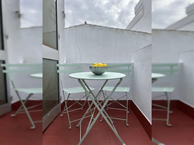Studio for rent in Cruz Roja Capuchinos, bills included