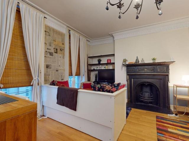 Studio to rent on Craven Street, London