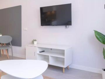 Studio for rent in Cuatro Caminos, all bills included