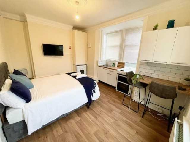 studio for rent in Bear Road, Room 2, Brighton