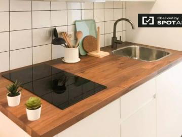 Studio for rent in Berango, bills included