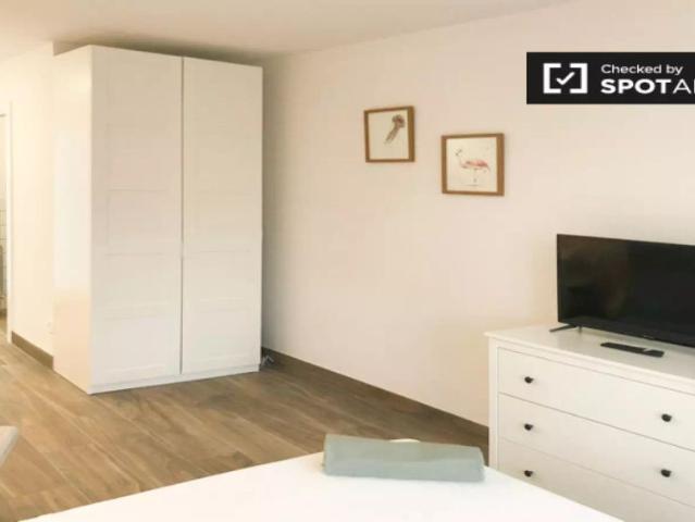 Studio for rent in Berango, bills included
