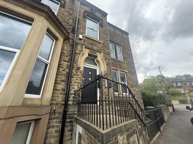 studio for rent in Birkby Lodge Road, Huddersfield, Huddersfield