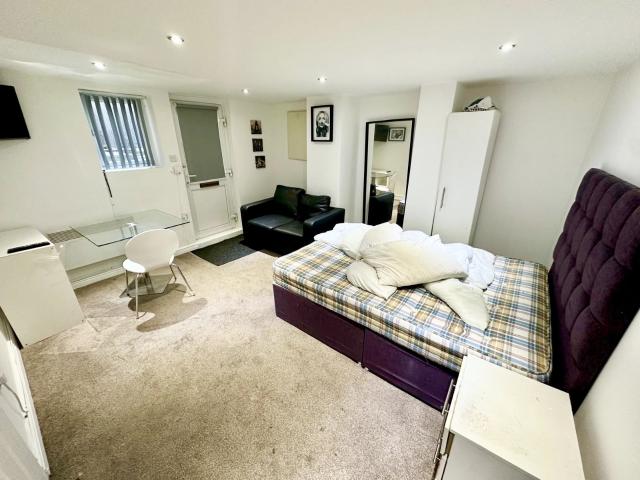 studio for rent in Brownhill Crescent, Leeds, Leeds