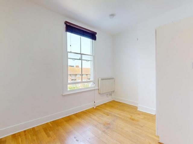 Studio to rent on Burton Road, London