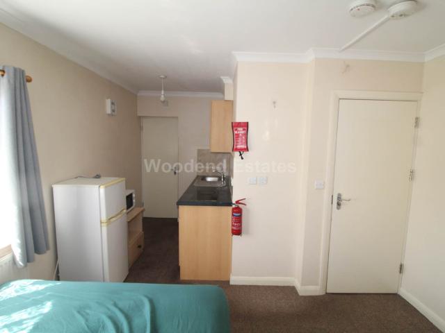 studio for rent in Great West Road, Hounslow
