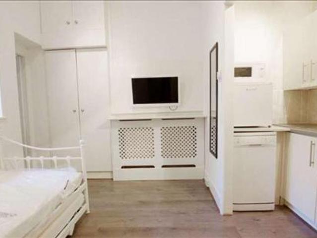 Studio for rent in Devonport Road Shepherds Bush