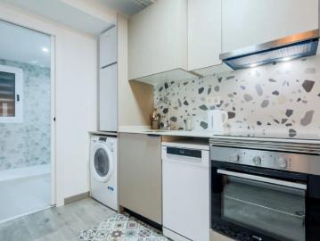 Studio for rent in El Raval, Barcelona. Perfect for professionals, couples, and students