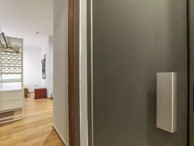 Studio for rent in Feria, bills included