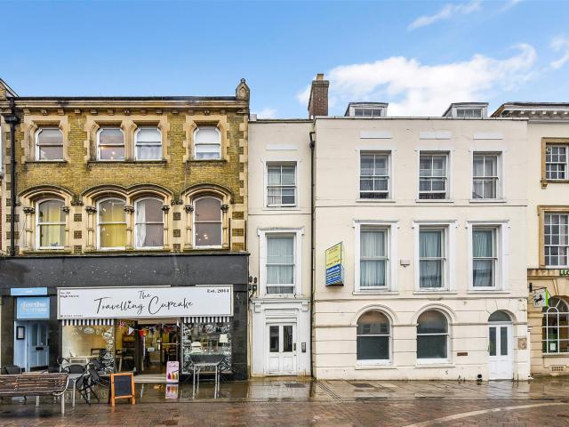 studio for rent in Flat 5, 24A High Street, Andover