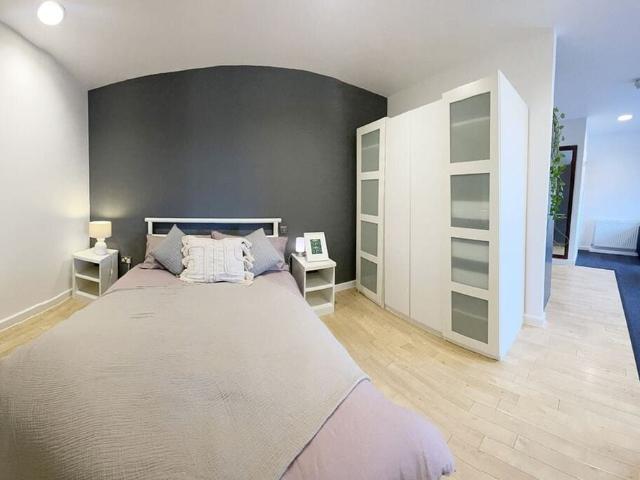 Studio to rent on Kirby Street, London