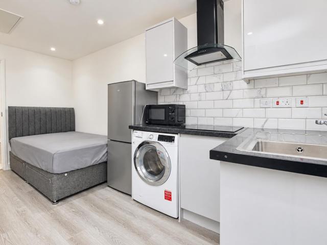 studio for rent in Kirkstall Place, Oldbrook, Milton Keynes, MK6