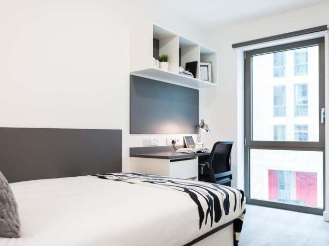 Studio to rent on Holloway Road, London