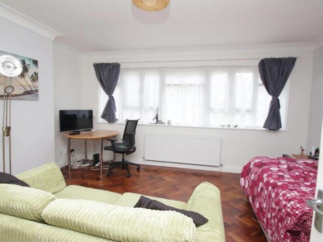studio for rent in Hertford Court, Green Lanes, N13