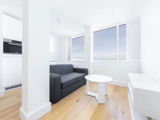 studio for rent in High Street, Slough