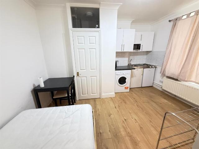 studio for rent in, Oakley Square, Camden, London, NW1