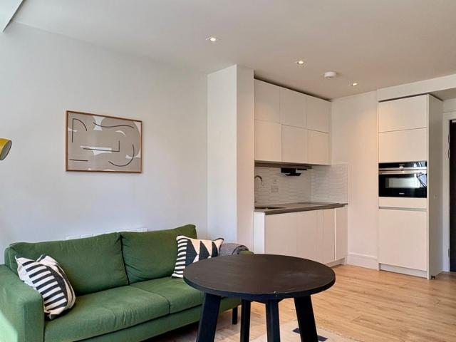 Studio to rent on Olympic Way, London