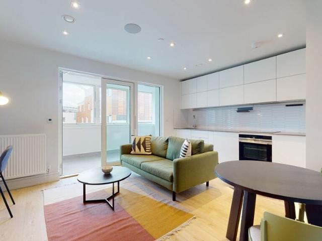 1 bedroom flat to rent on Olympic Way, London