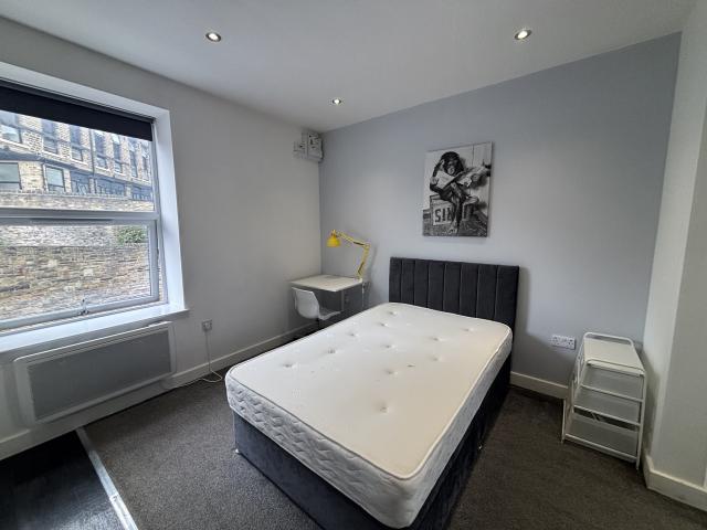 studio for rent in Outcote Bank, Huddersfield, Huddersfield