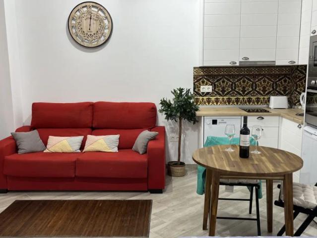 Studio for rent in La Trinidad Este, Malaga, bills included
