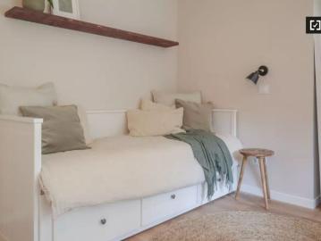 Studio for rent in Las Rozas de Madrid, only students, bills included