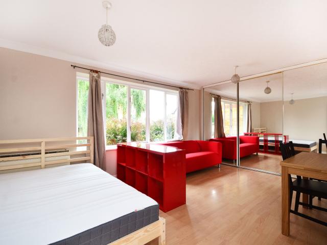 Studio for Rent in Linwood Close | Foxtons