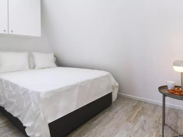 Studio for rent in Lisbon, all bills included for professionals and students