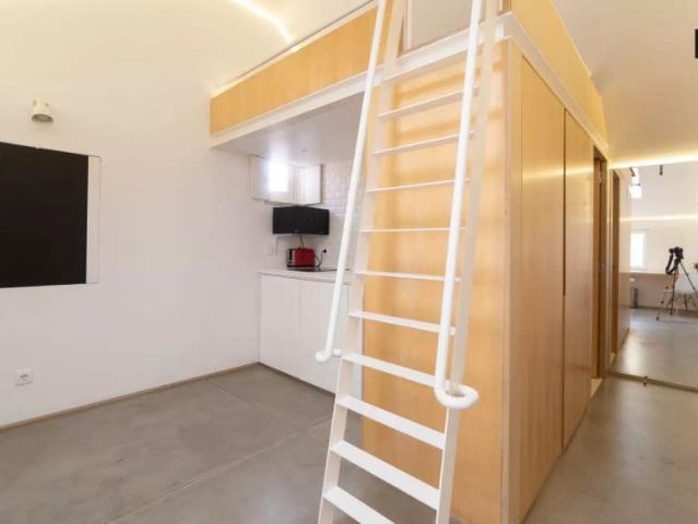Studio for rent in Lisbon, bills included, only for students