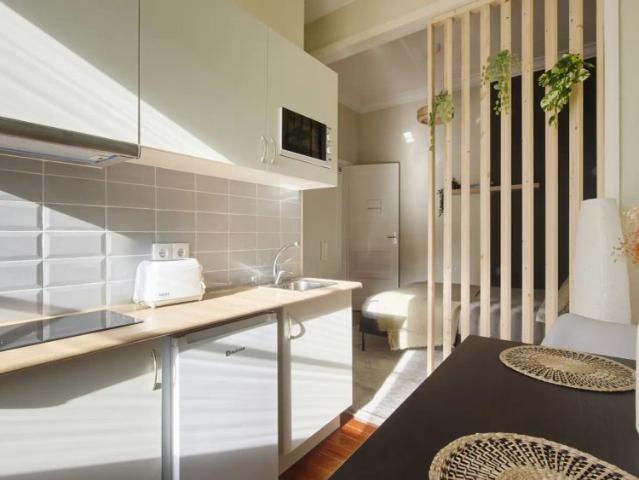 Studio for rent in Lisbon, bills included, professionals and students welcomed