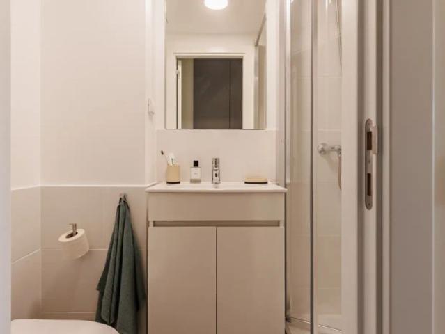Studio for rent in Lisbon, bills included