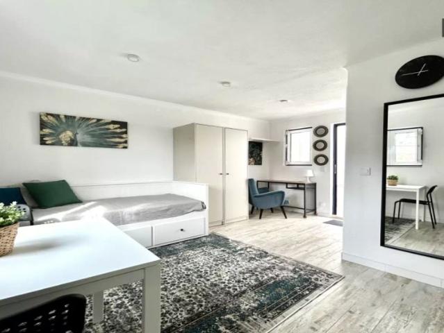 Studio for rent in Lisbon, great for professionals and students