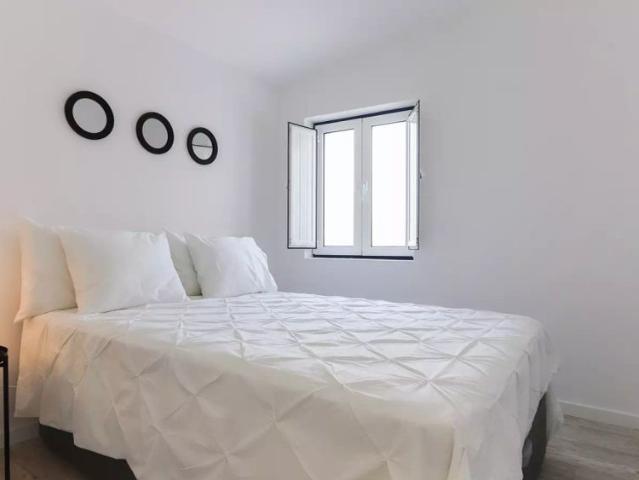 Studio for rent in Lisbon, professionals and students allowed