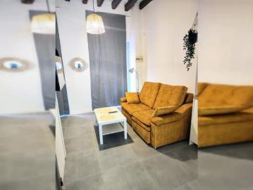 Studio for rent in Museo, couples allowed