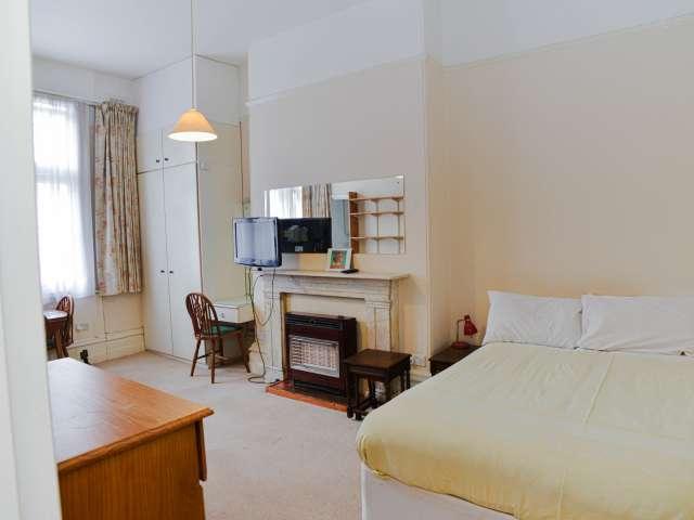 Studio for rent in Norland, London