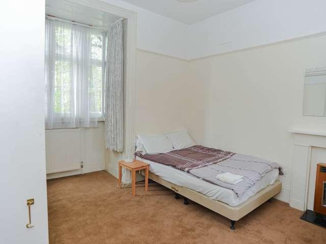 Studio for rent in Norland, London