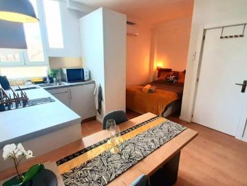 Studio for rent in San Matías Realejo, only females, professionals and students
