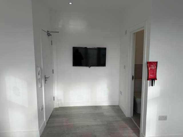 Studio for rent in Streatham Wells, London