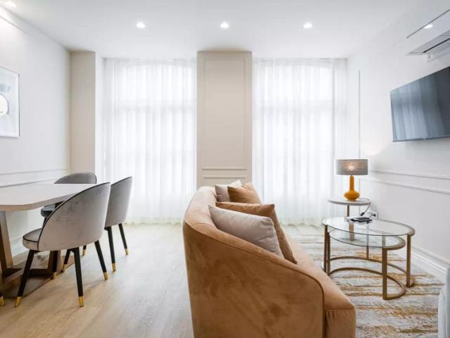 Studio for rent in Porto, furnished, no smoking, no pets