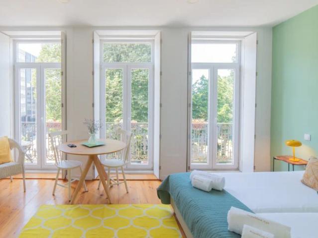 Studio for rent in Porto, furnished, balcony available