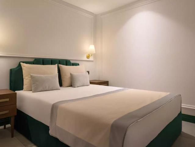 Studio for rent in Porto Rua dos Bragas, no bills included