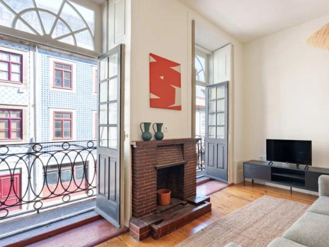 Studio for rent in Porto with a balcony